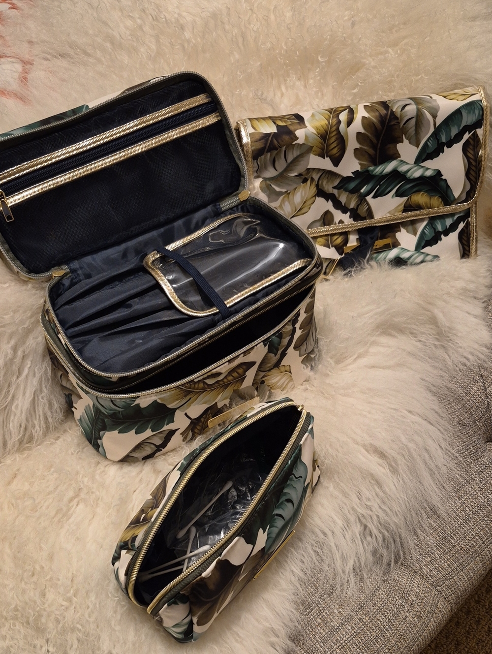 Leaf-Print Travel Cosmetic Clutch in Green and Gold